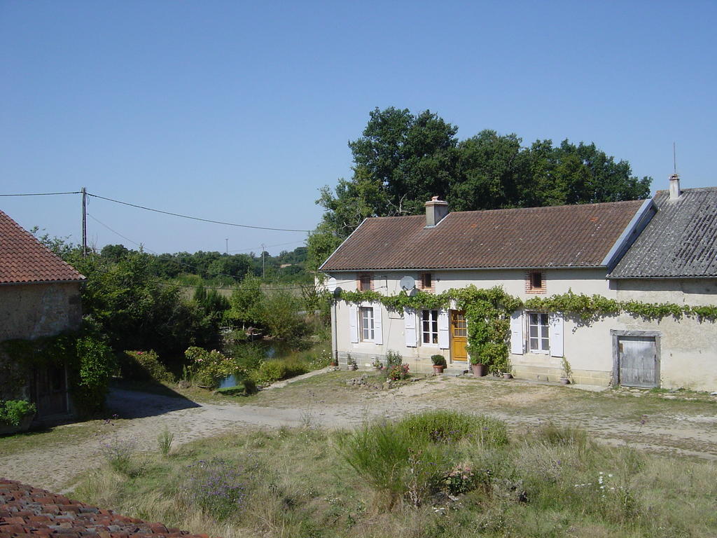 Chez Tartaud Villa Lathus St Remy Екстериор снимка