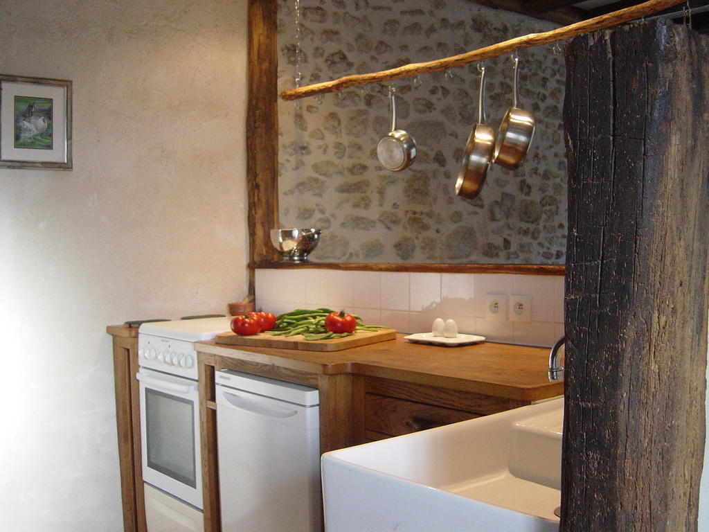 Chez Tartaud Villa Lathus St Remy Стая снимка