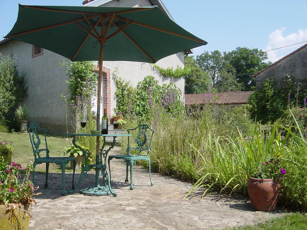 Chez Tartaud Villa Lathus St Remy Стая снимка